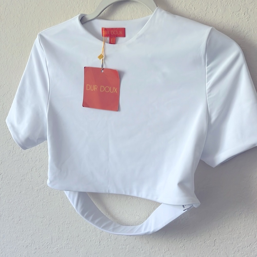 NWT Dur doux white shell cutout top size L